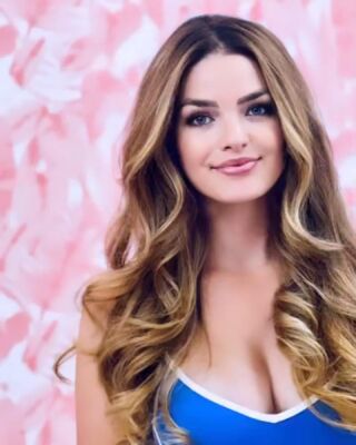 Get ready to turn heads! Come visit She She Blow Dry Loft for the perfect blow out that'll have you feeling your best. #BlowOutGoals #SheSheBlowBar